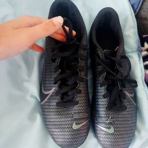 Nike soccer cleats size 6.5